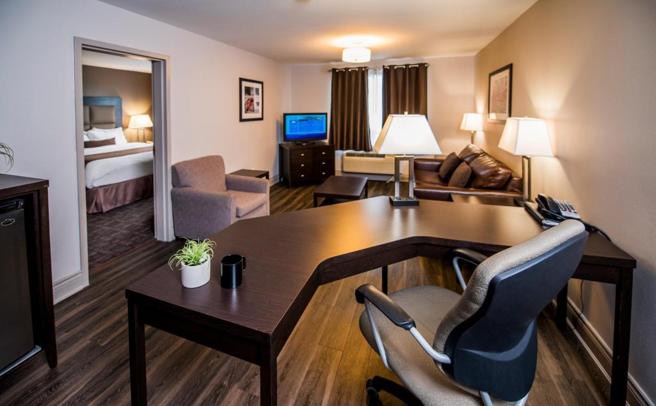 Best Western Plus Moncton Exterior photo