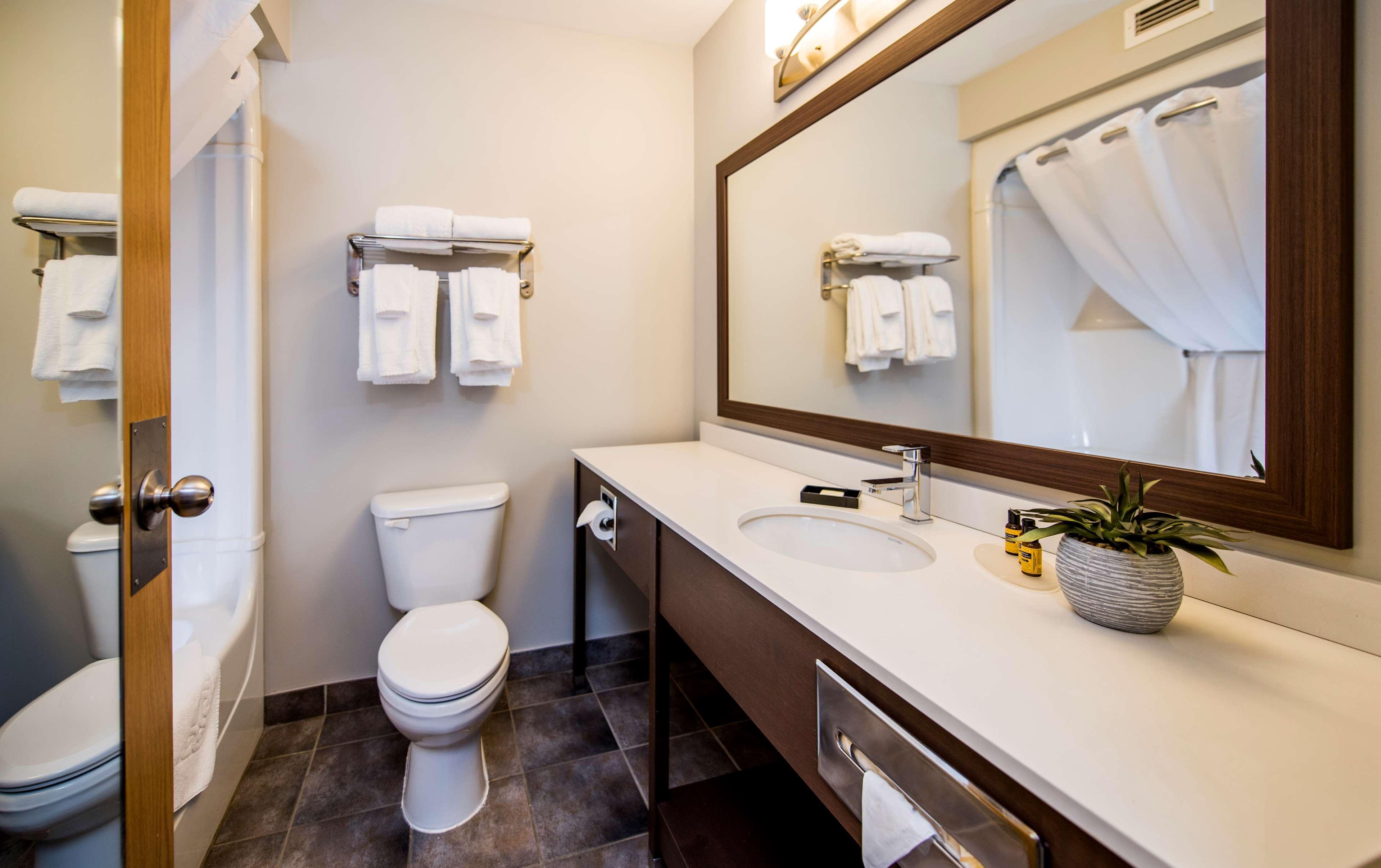 Best Western Plus Moncton Exterior photo
