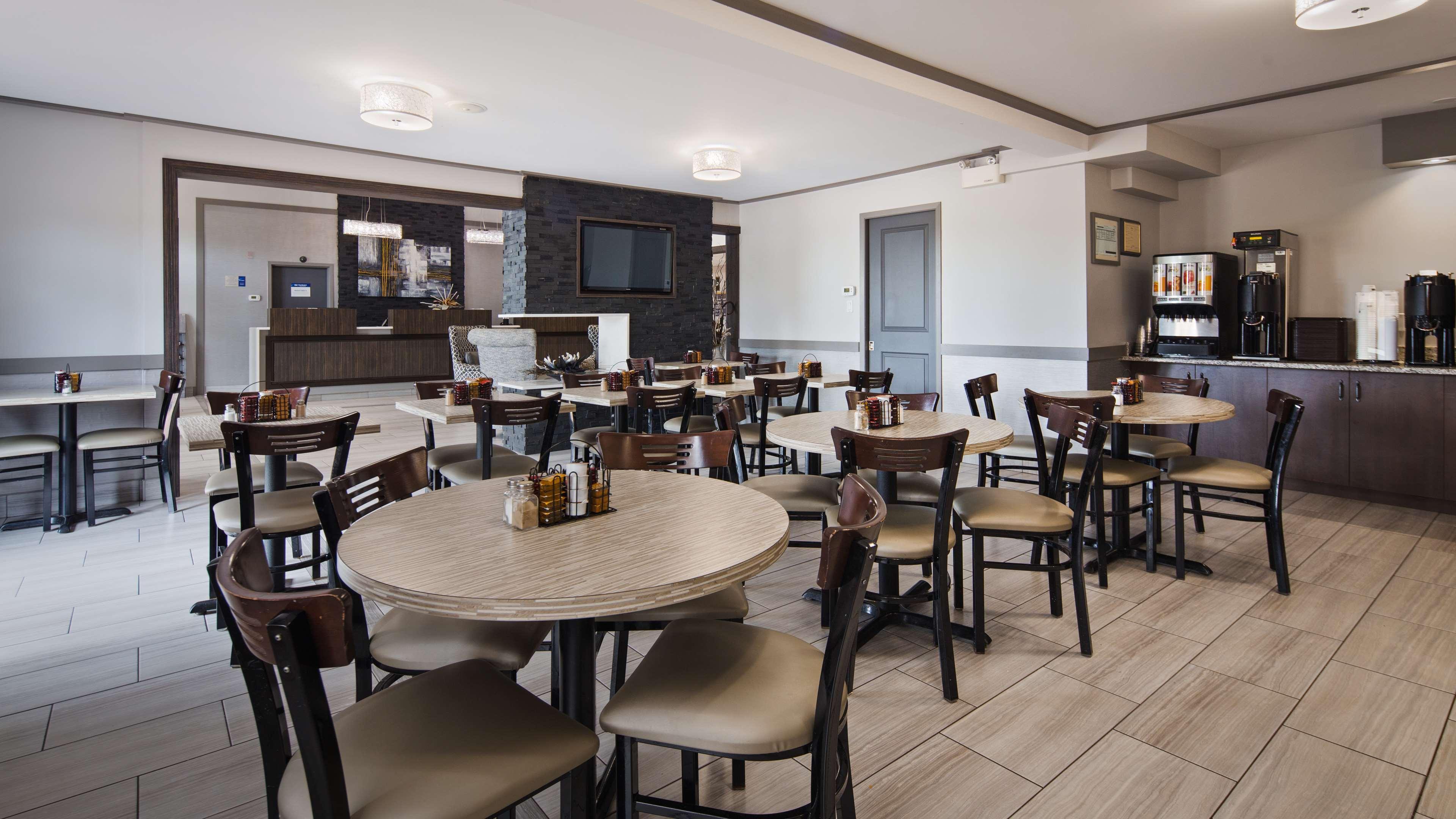 Best Western Plus Moncton Exterior photo